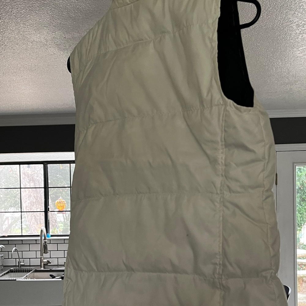 L.L. Bean Women's Cream Puffer Vest with Black Trim - Picture 4 of 7
